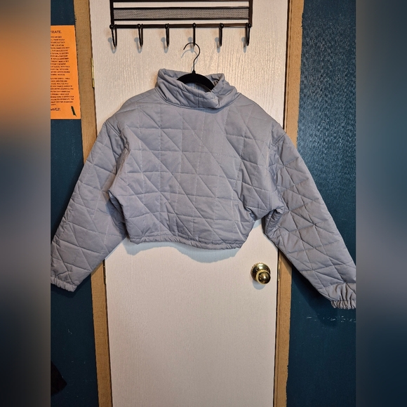 L'Academie Quinn Cropped Pullover in Blue - Picture 2 of 3